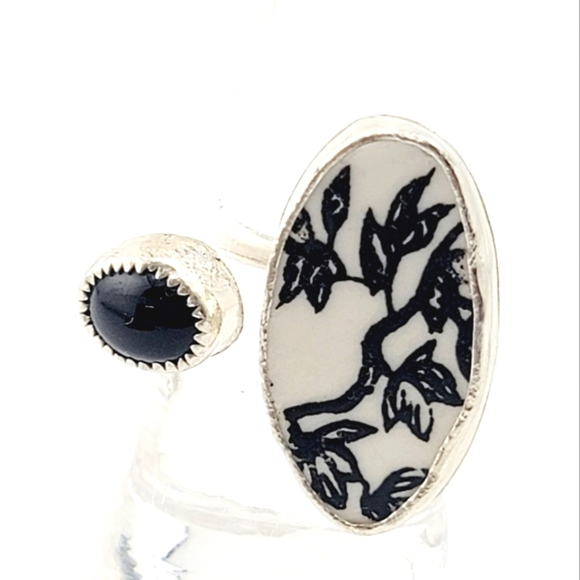 BROKEN CHINA CERAMIC PLATE & ONYX STONE ADJUSTABLE HANDMADE RING - Picture 1 of 4